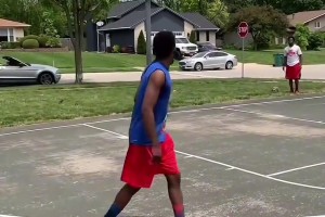 bro追星有一套🤓！美国网红在街上假装遇到似NBA球星路人