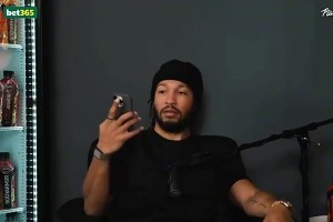 休息日也不放过！😂布伦森此前放假录播客，竟还接到锡伯杜电话