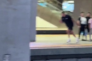 👀约老师和高铁赛跑呢？！司机心里想这是哪个傻大个🤣